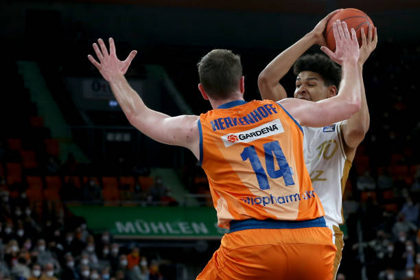 坚不可摧时 坚不可摧时