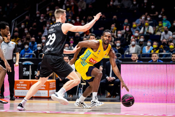 粒连过多人 粒连过多人